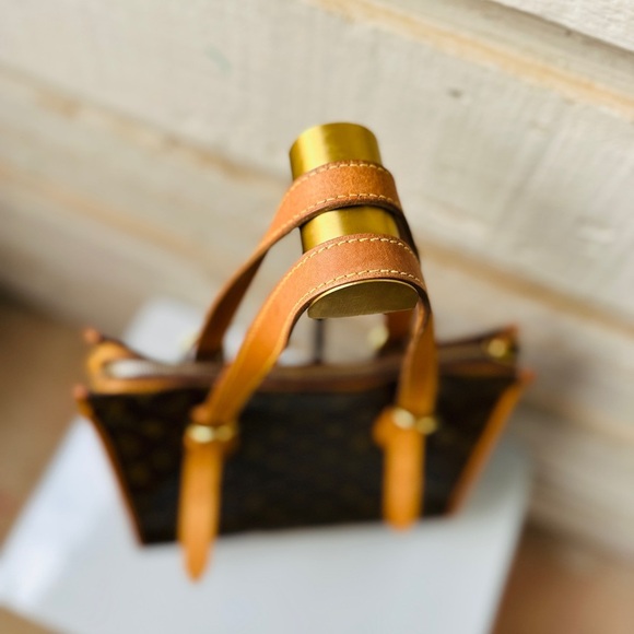 LOUIS VUITTON LV Poppincourt shoulder bag with COA - Picture 7 of 17